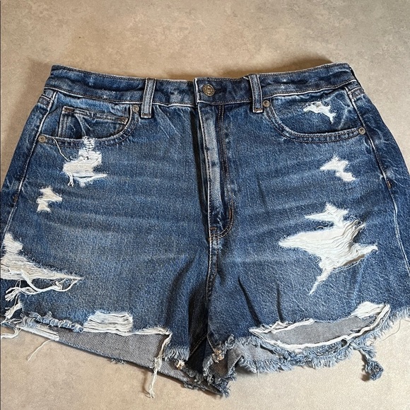 New American Eagle MOM Jean Distressed Denim Shorts. Size 12. Stretch Waist - Picture 2 of 10